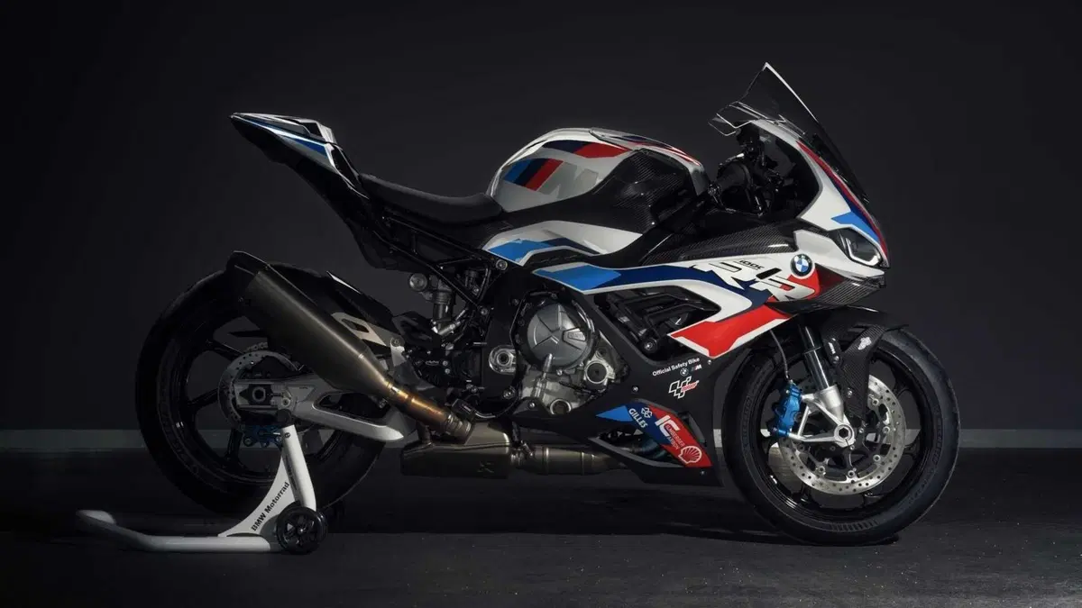 Safety Car: BMW e le tre cattivissime M della MotoGP (11)