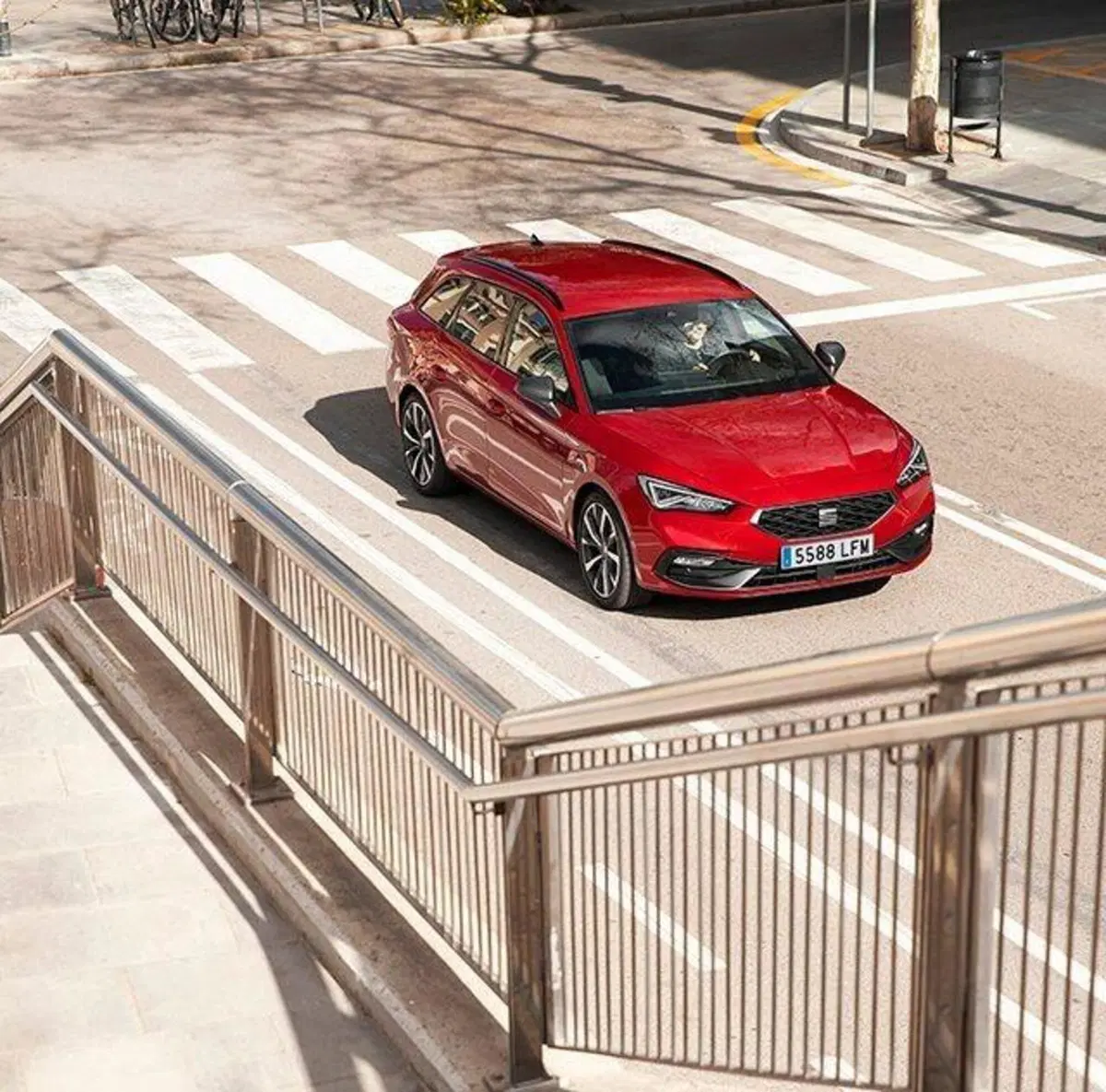 Seat Leon diventa ST: 5 motorizzazioni e 5 stelle per la familiare spagnola (4)