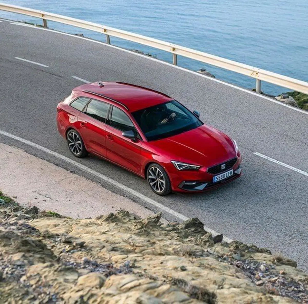 Seat Leon diventa ST: 5 motorizzazioni e 5 stelle per la familiare spagnola (7)