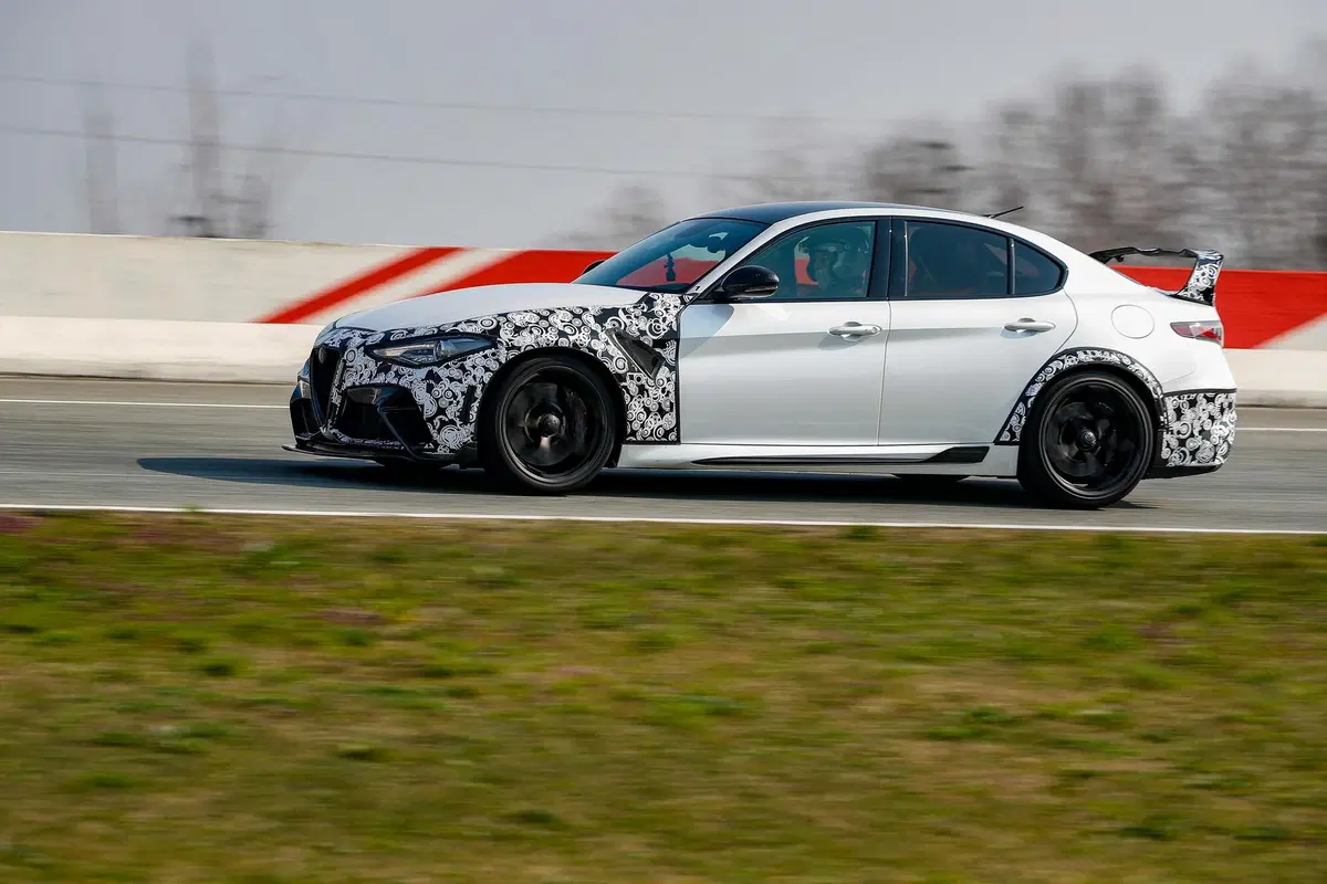 Alfa Romeo, Jean-Philippe Imparato sfreccia a Balocco sulla GTAm (3)