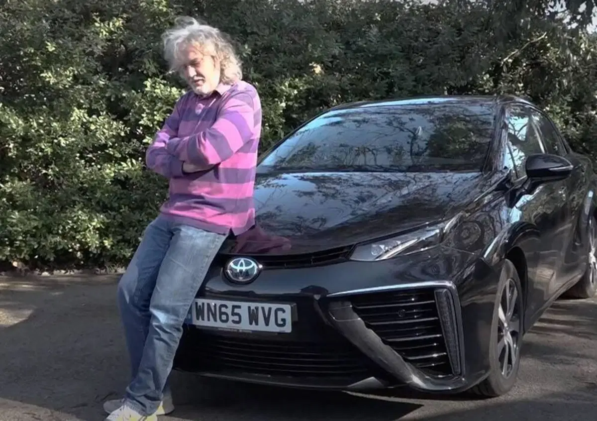 James May vende la sua Toyota Mirai a idrogeno: "E' inutilizzabile"