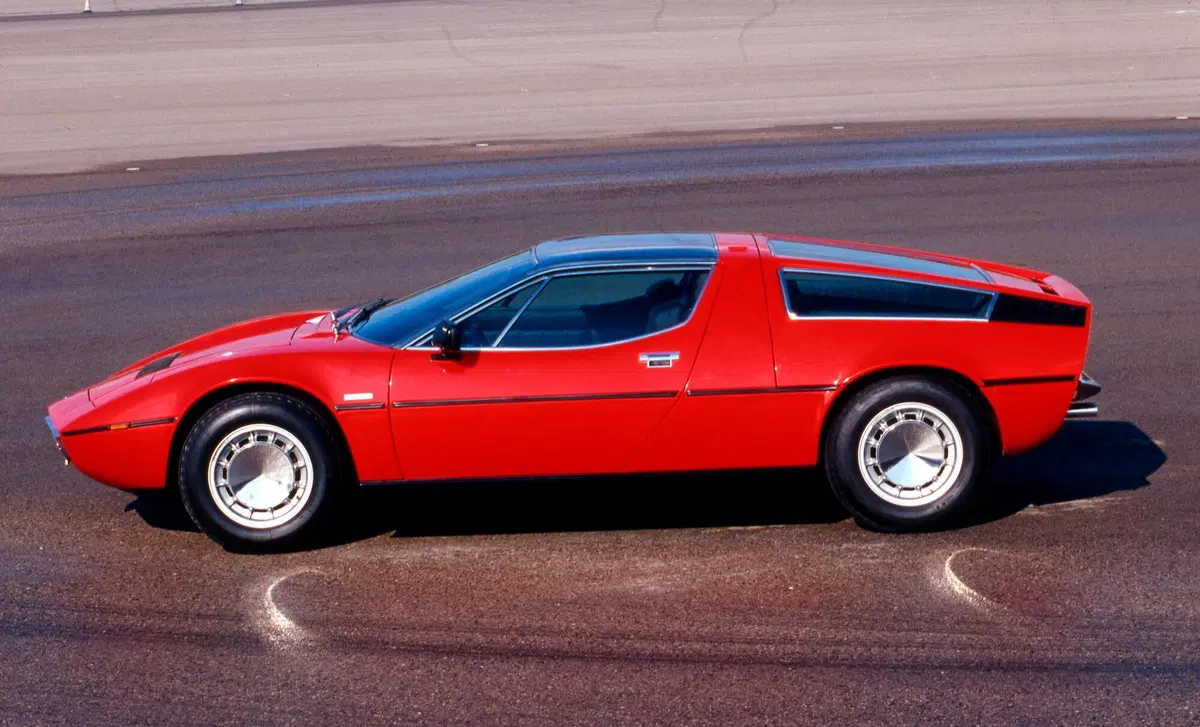 La Bora compie mezzo secolo: Maserati celebra la nonna della MC20