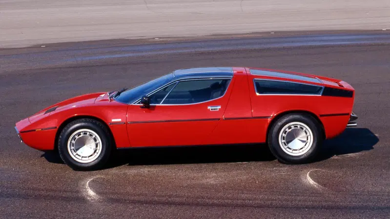 La Bora compie mezzo secolo: Maserati celebra la nonna della MC20