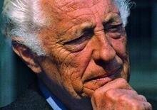 Gianni Agnelli, 100 anni dalla nascita “dell’avvocato che mise gli italiani in macchina” [frasi celebri]