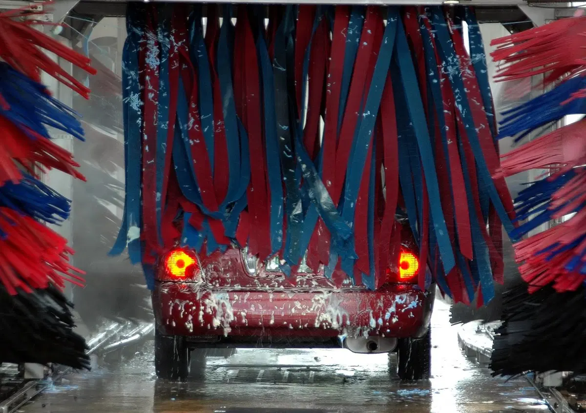 Si pu&ograve; andare all'autolavaggio in zona rossa?