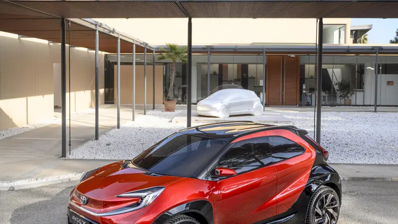 Toyota svela Aygo X Prologue: piccola ma grintosa (e francese) citycar in arrivo [non elettrica]