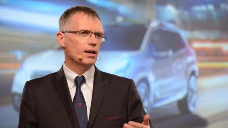 Stellantis, il Ceo Tavares: "Puntiamo tutto sulle auto elettriche"