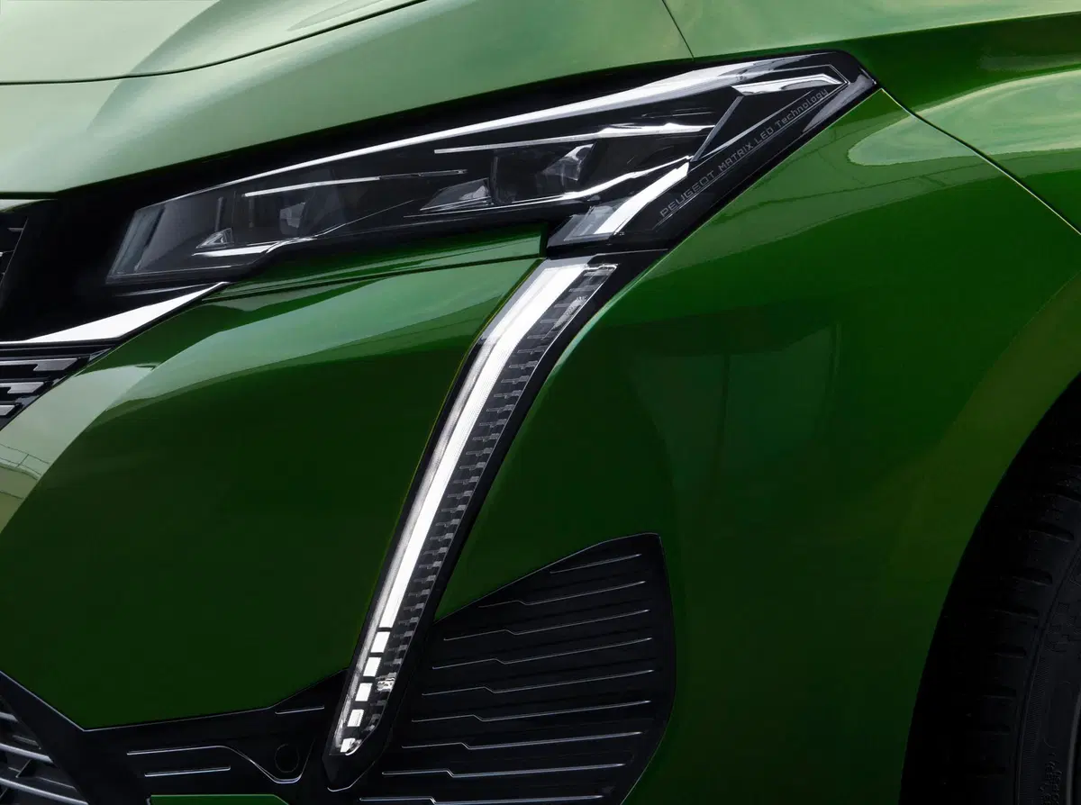 Arriva la nuova Peugeot 308 elettrica: su listino prezzi l'anno prossimo [39K?] (2)