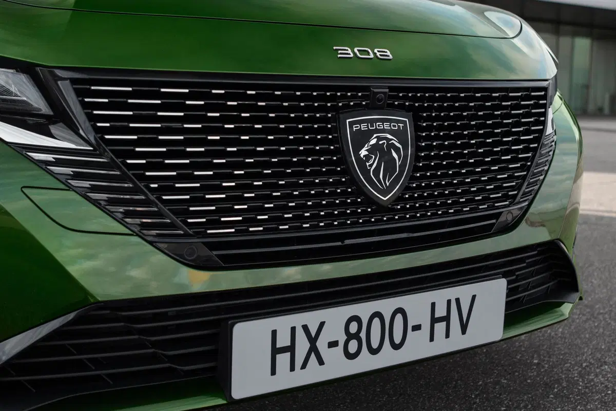 Arriva la nuova Peugeot 308 elettrica: su listino prezzi l'anno prossimo [39K?] (4)
