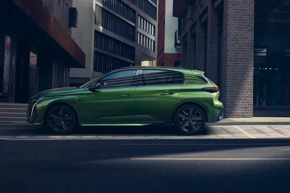 Arriva la nuova Peugeot 308 elettrica: su listino prezzi l'anno prossimo [39K?] (10)