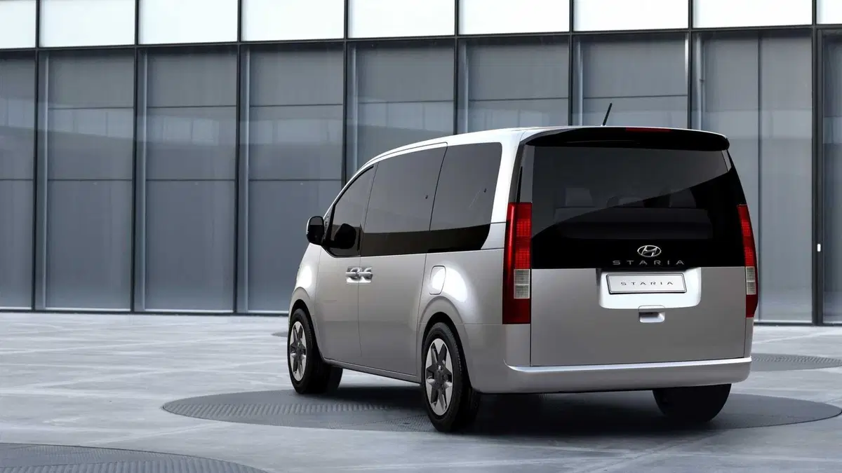 Hyundai Staria, monovolume fino a 11 posti (6)