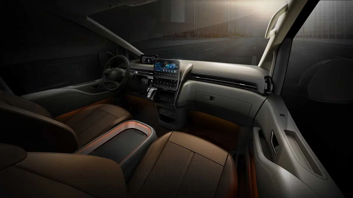 Hyundai Staria, monovolume fino a 11 posti (9)