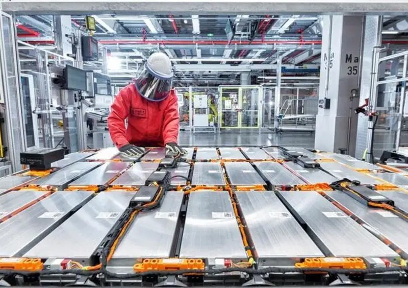 Renault, intesa con Veolia e Solvay per il riciclo delle batterie