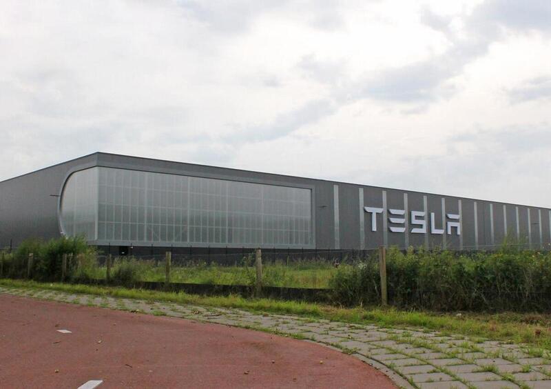 Tesla decide di ridimensionare l&rsquo;impianto olandese di Tilburg 