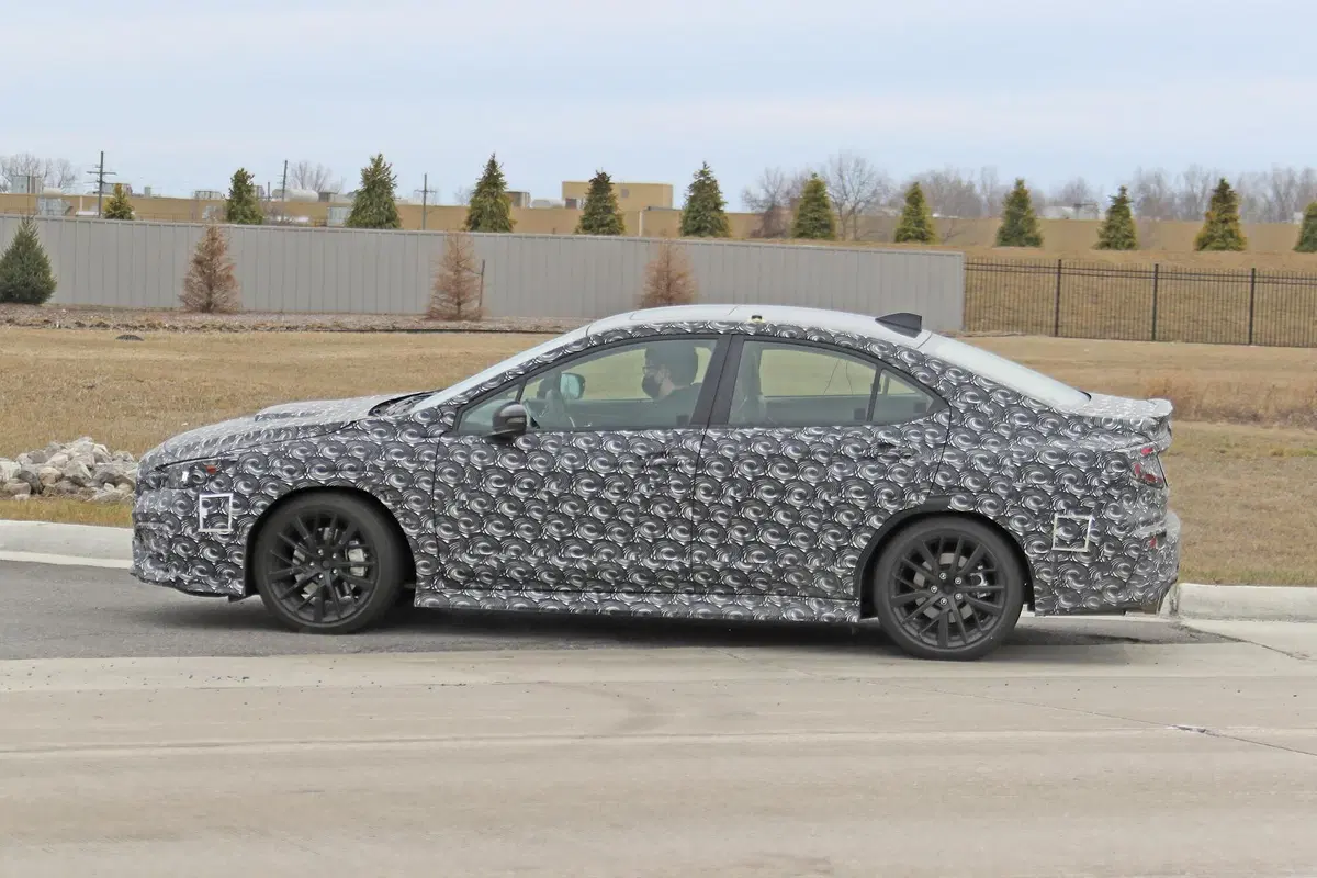 Subaru WRX, le foto spia (8)