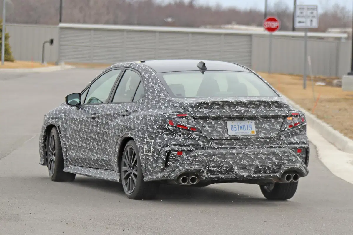 Subaru WRX, le foto spia (11)