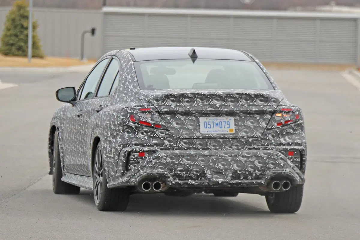 Subaru WRX, le foto spia (14)