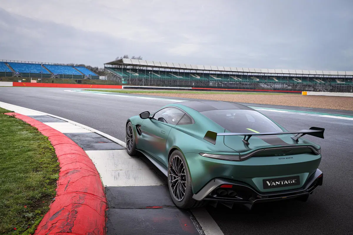 Aston Martin Vantage F1 Edition, ispirazione Safety Car  (5)