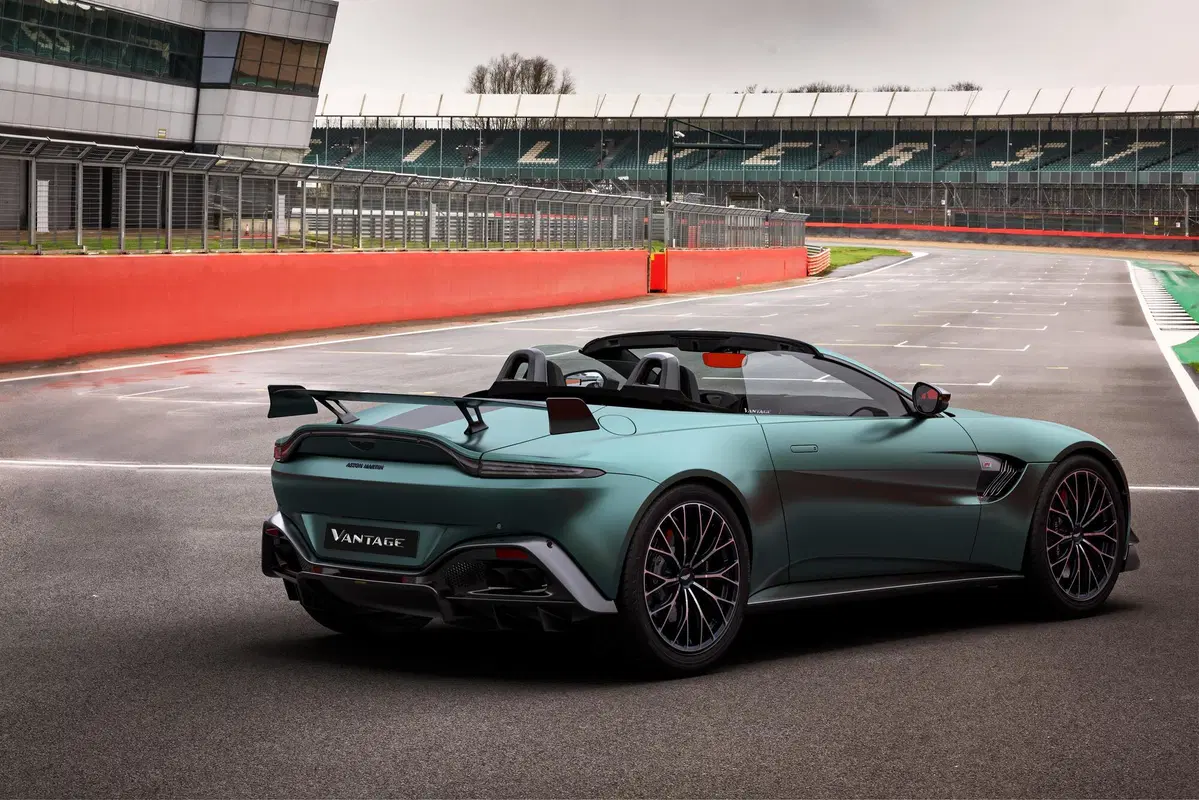Aston Martin Vantage F1 Edition, ispirazione Safety Car  (8)