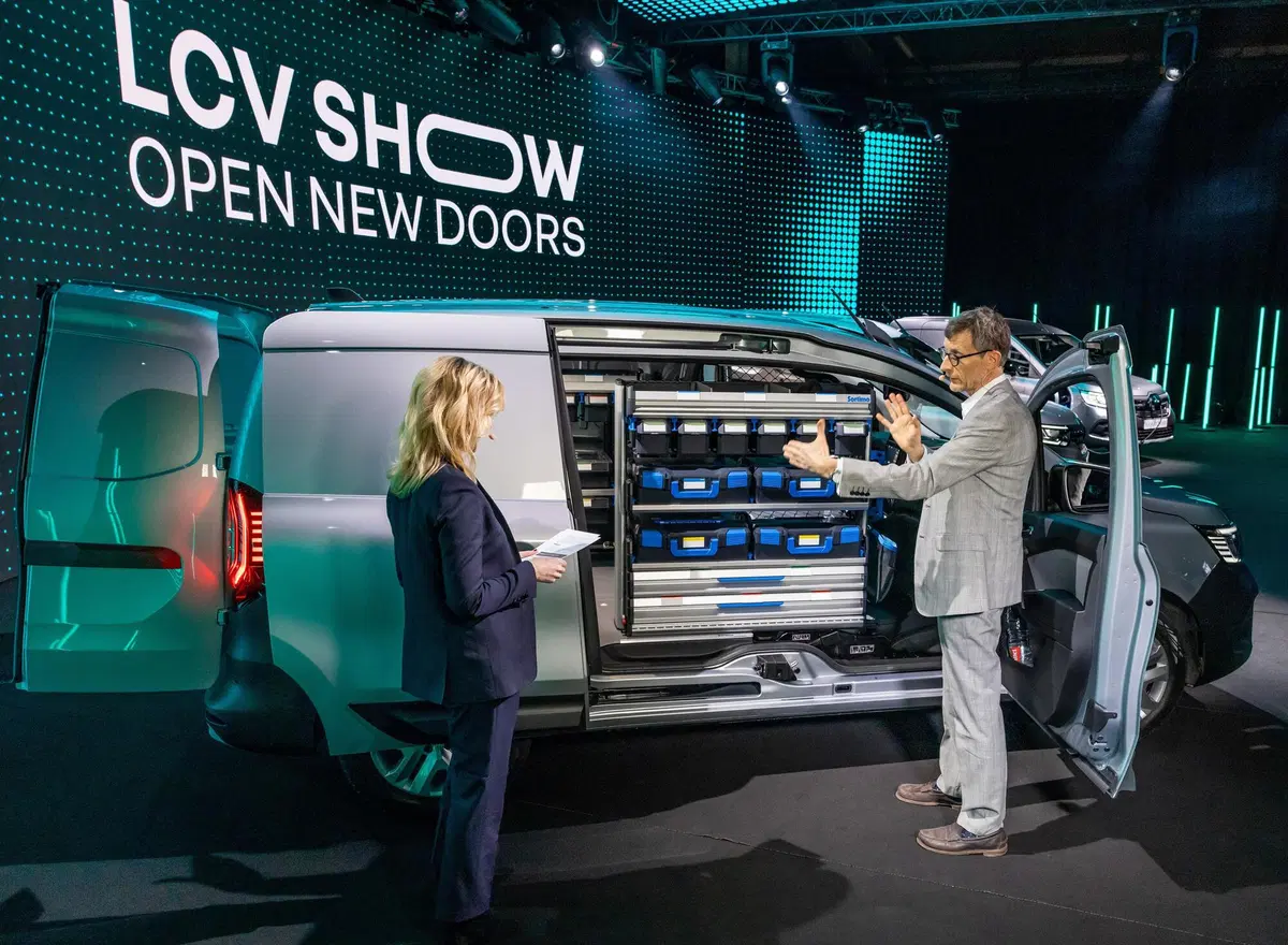 Commerciali Renault: nuovi Express, Kangoo, Trafic e SpaceClass [Van anche EV] (7)