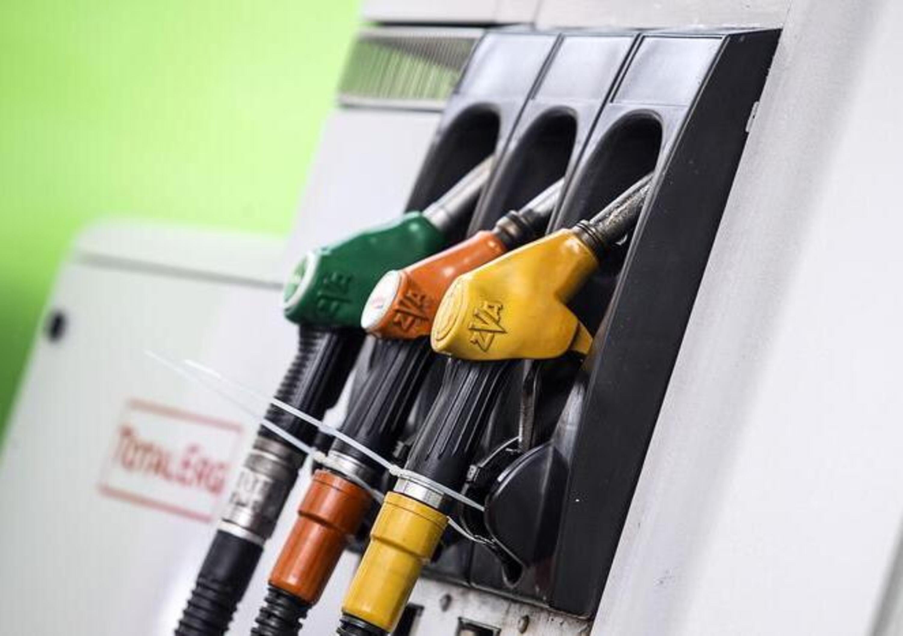 Benzina e gasolio, il prezzo sale per la ventesima settimana consecutiva