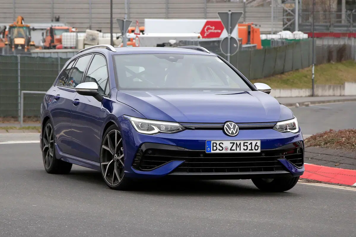 Volkswagen Golf R Variant, le foto spia (7)