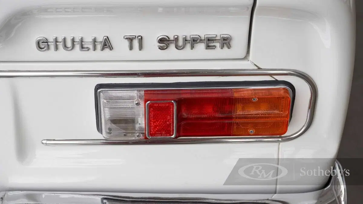 La leggendaria Alfa Romeo Giulia TI Super all’asta per 164mila  Euro (3)