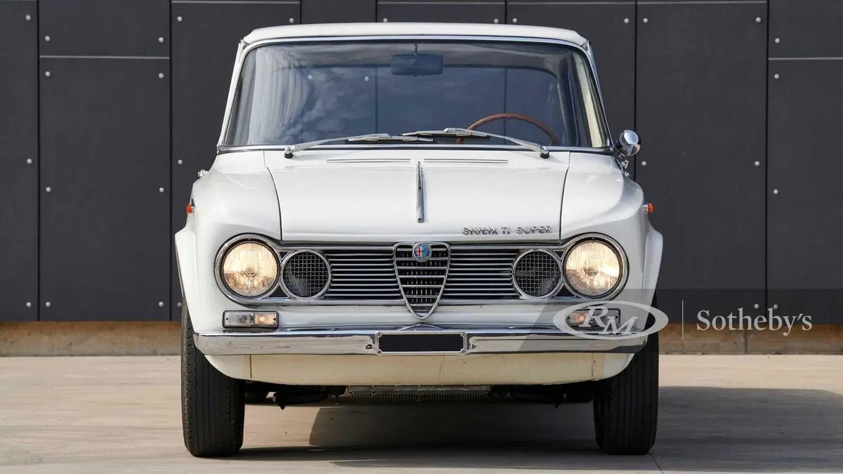 La leggendaria Alfa Romeo Giulia TI Super all’asta per 164mila  Euro (8)