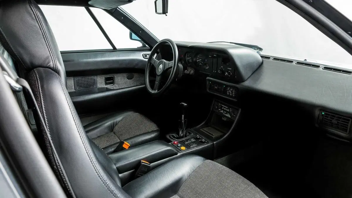 800.000 Euro per una BMW M1 del 1981 con soli 2700 km (5)