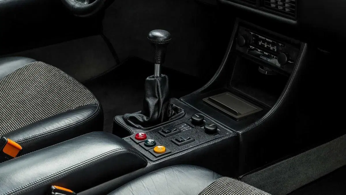 800.000 Euro per una BMW M1 del 1981 con soli 2700 km (8)