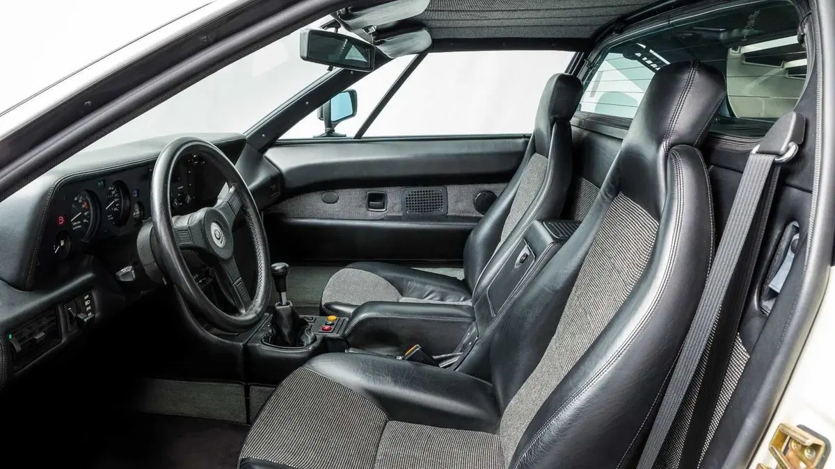 800.000 Euro per una BMW M1 del 1981 con soli 2700 km (6)