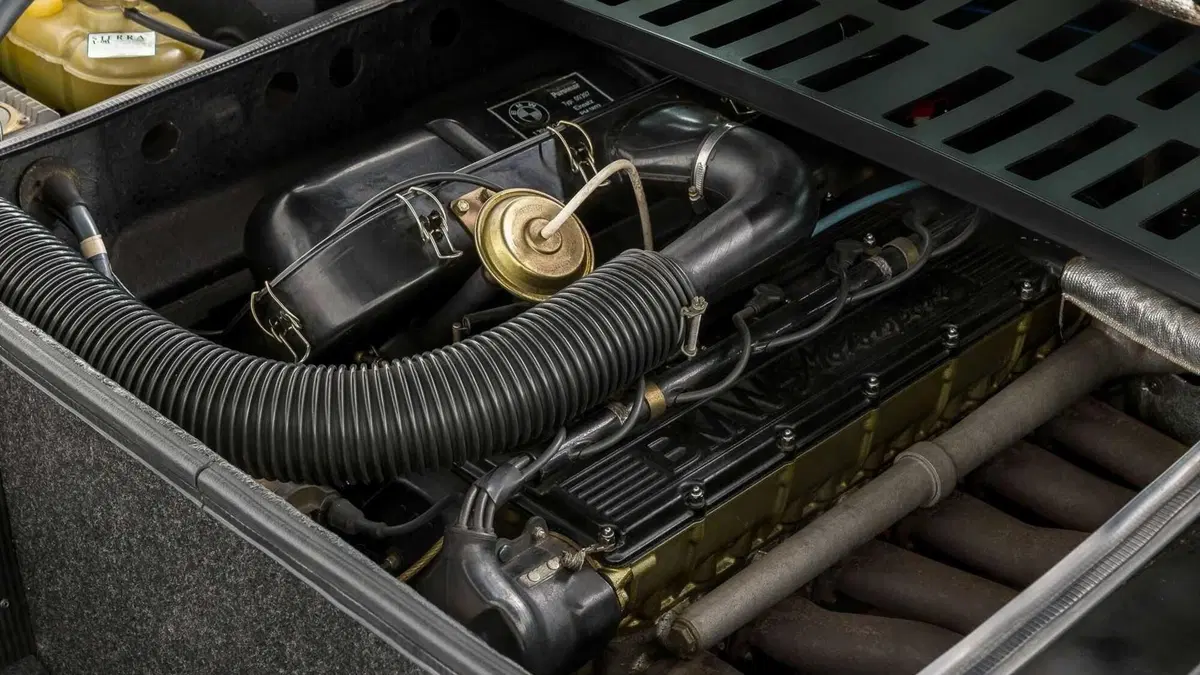 800.000 Euro per una BMW M1 del 1981 con soli 2700 km (7)