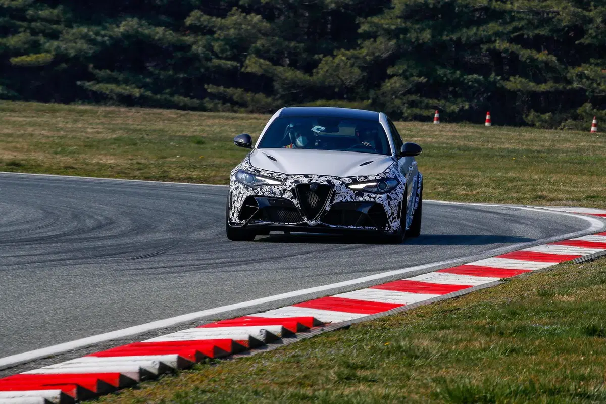 Chi ha comprato le 500 Alfa Giulia GTA e GTAm? Qualcuno anche in Cina e Giappone (23)