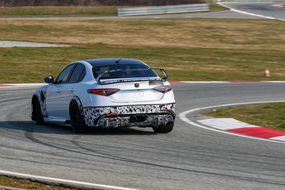 Chi ha comprato le 500 Alfa Giulia GTA e GTAm? Qualcuno anche in Cina e Giappone (48)