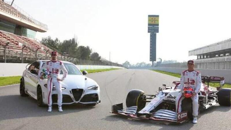 Alfa Romeo, Giulia GTA e GTAm sulle tute di Raikkonen e Giovinazzi in F1