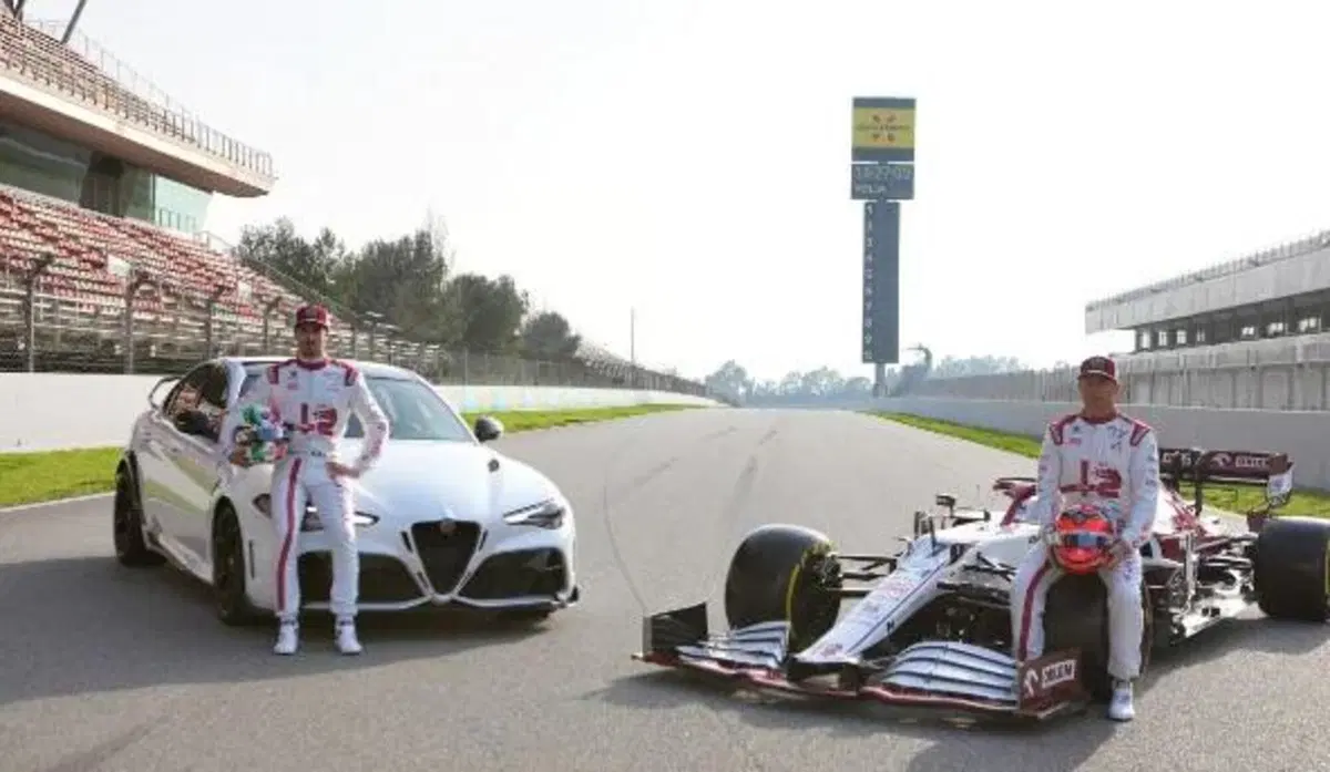 Alfa Romeo, Giulia GTA e GTAm sulle tute di Raikkonen e Giovinazzi in F1 (3)
