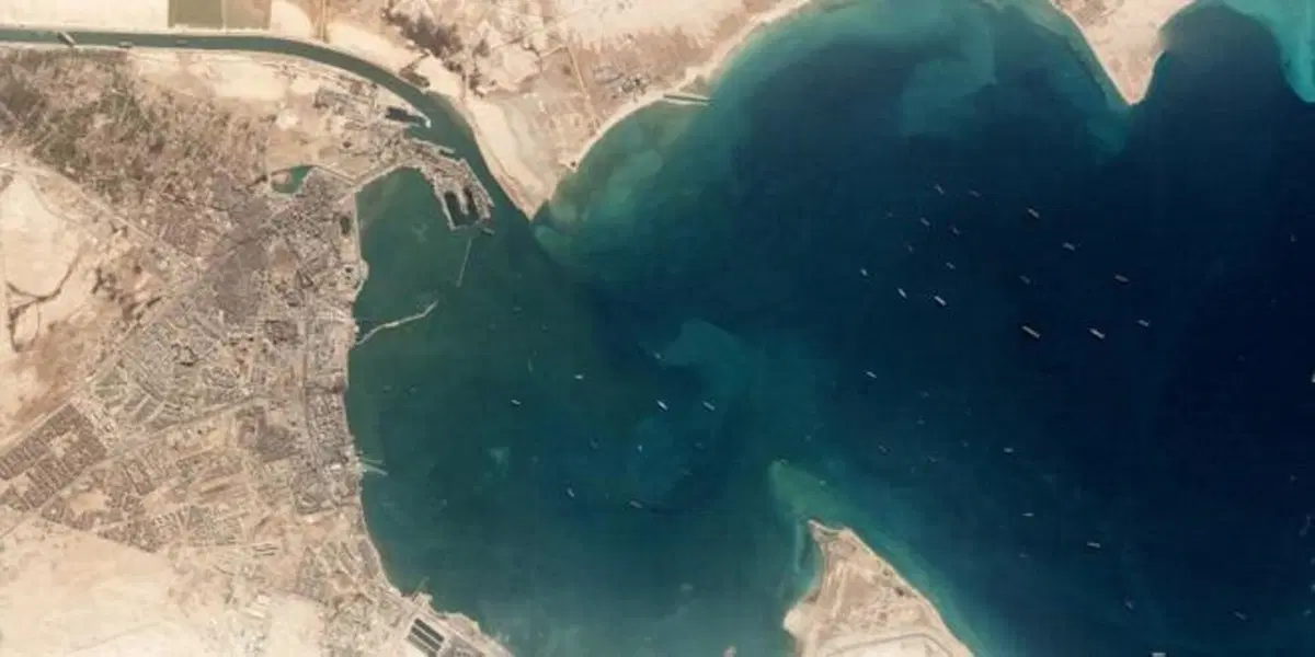 Il traverso che non ci piace: il cargo nel Canale di Suez è un guaio per tutti [FOTO e VIDEO] (2)