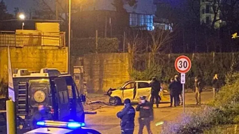 Gli rubano il Rolex e poco dopo la sua Smart sperona i ladri: due morti e un giallo