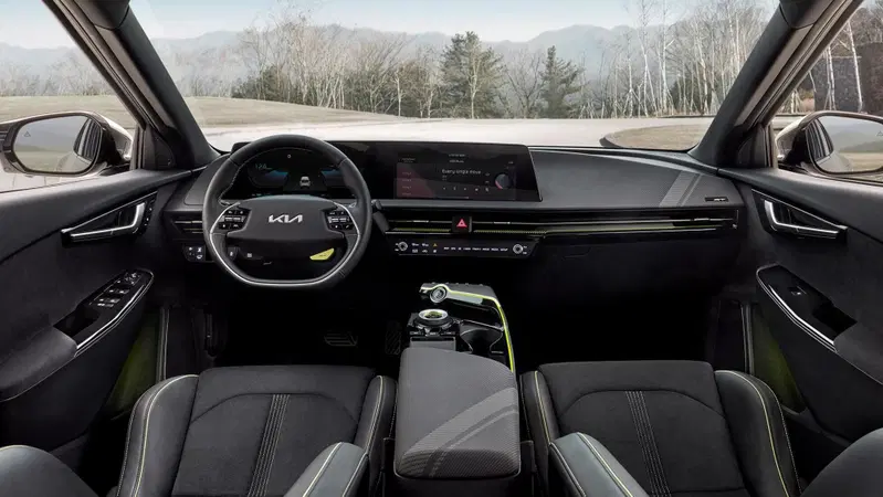 L'abitacolo spazioso e molto funzionale della nuova Kia EV6
