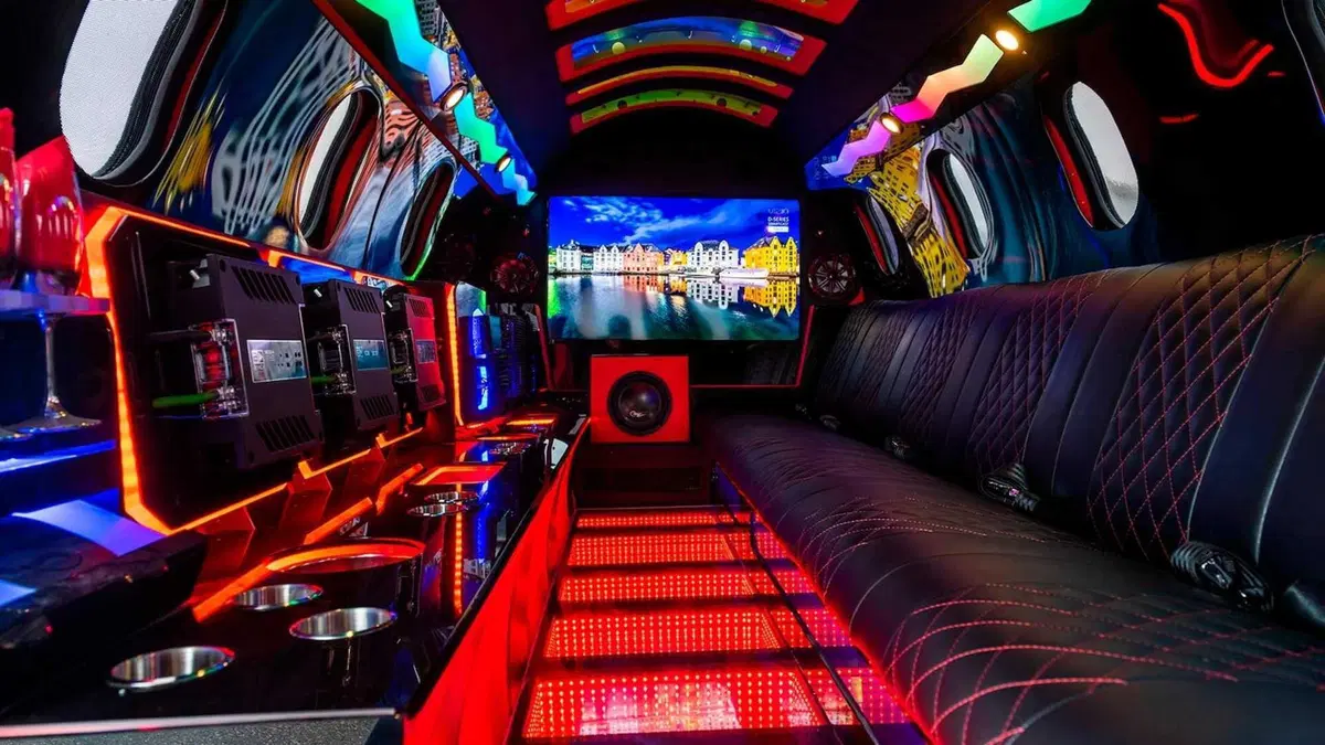 All'asta il jet trasformato in limousine (3)