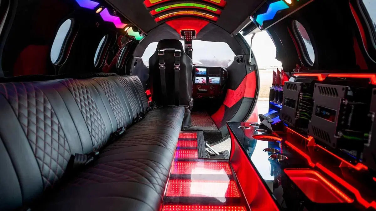 All'asta il jet trasformato in limousine (10)