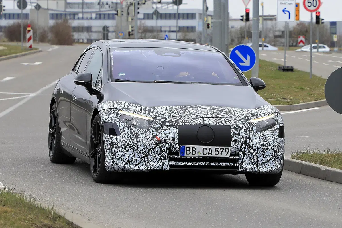 Mercedes EQS, le foto spia della berlina elettrica (3)