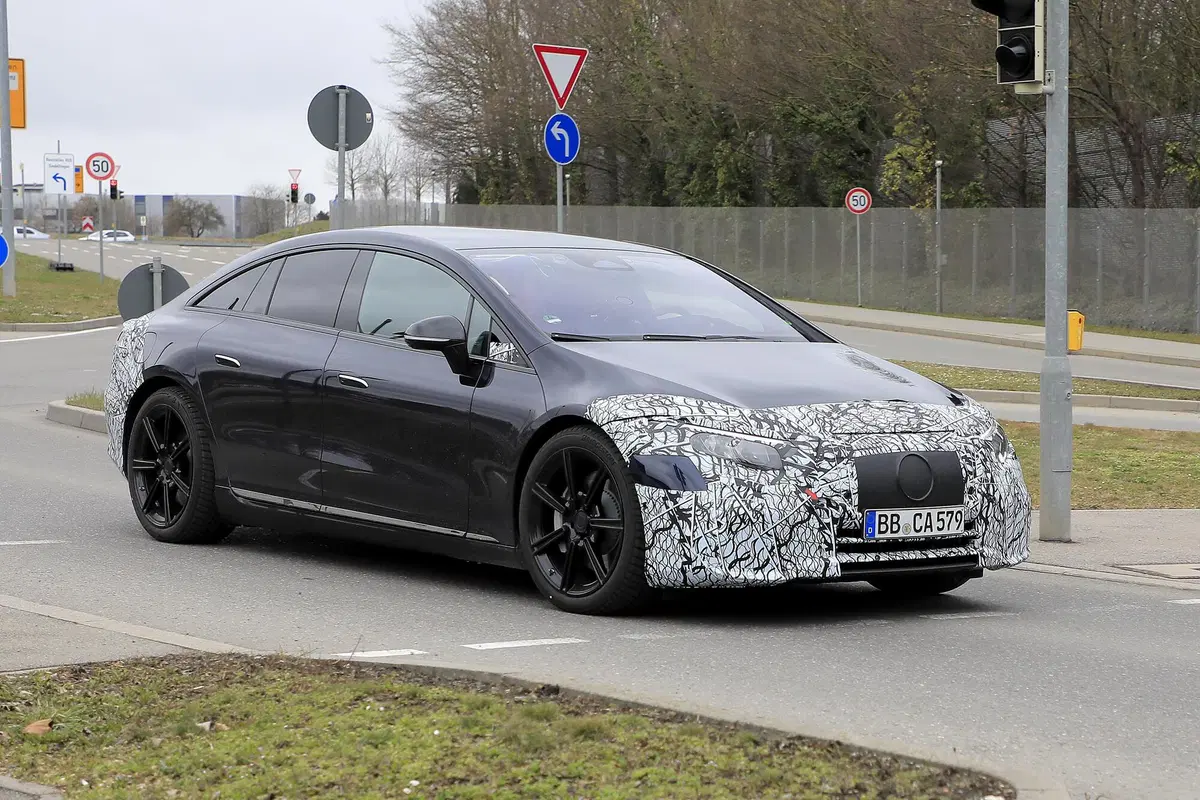 Mercedes EQS, le foto spia della berlina elettrica (4)