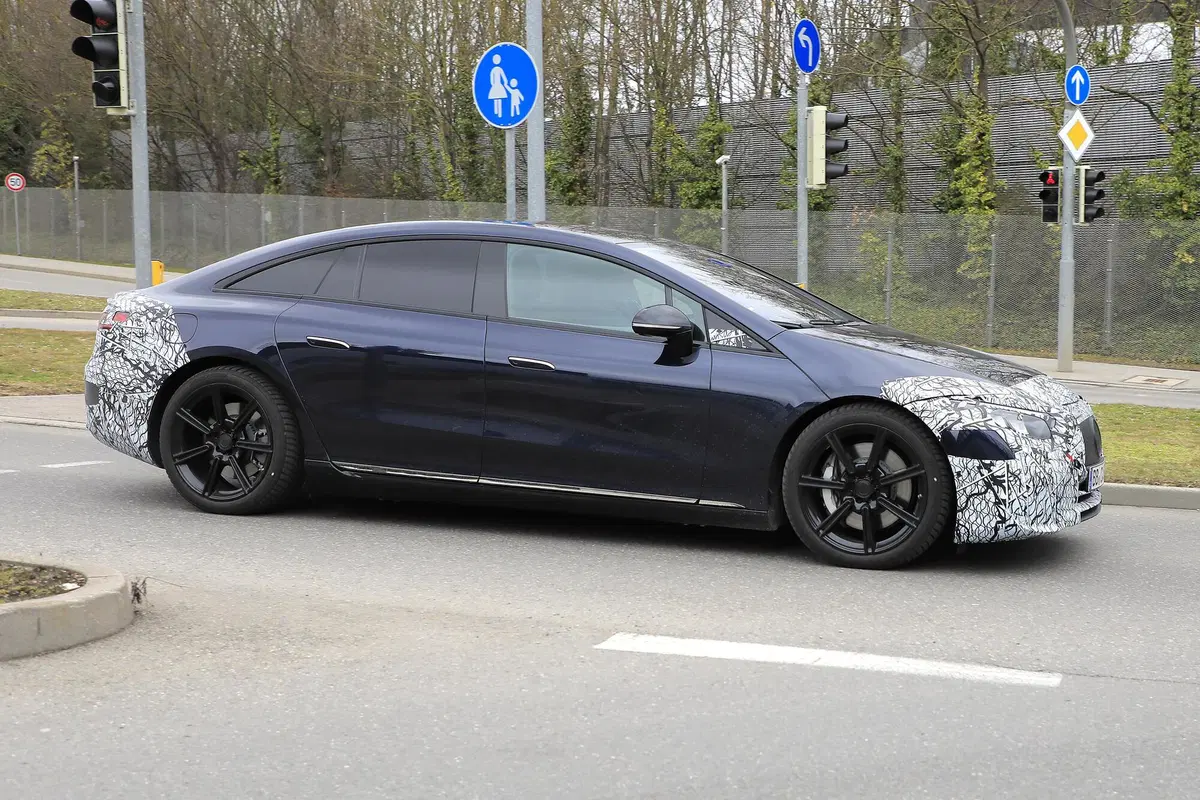 Mercedes EQS, le foto spia della berlina elettrica (6)