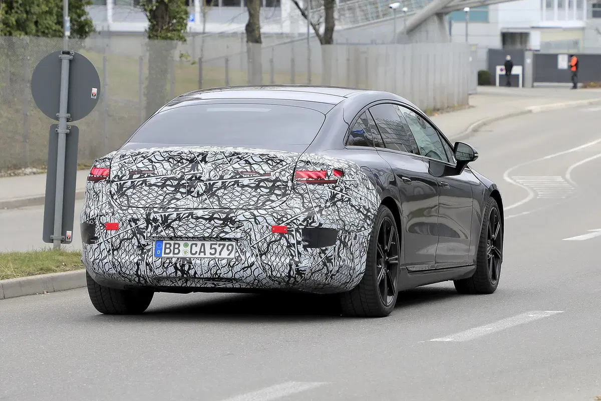 Mercedes EQS, le foto spia della berlina elettrica (9)