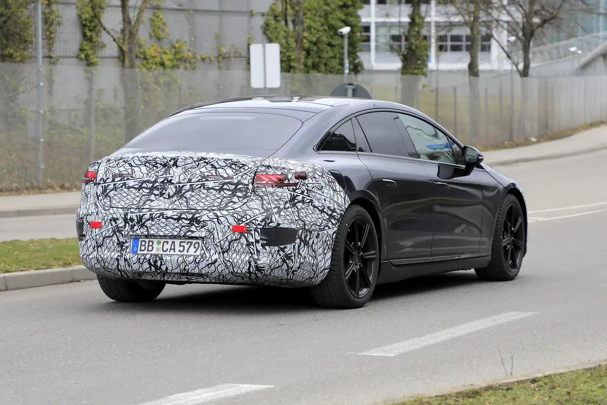 Mercedes EQS, le foto spia della berlina elettrica (10)