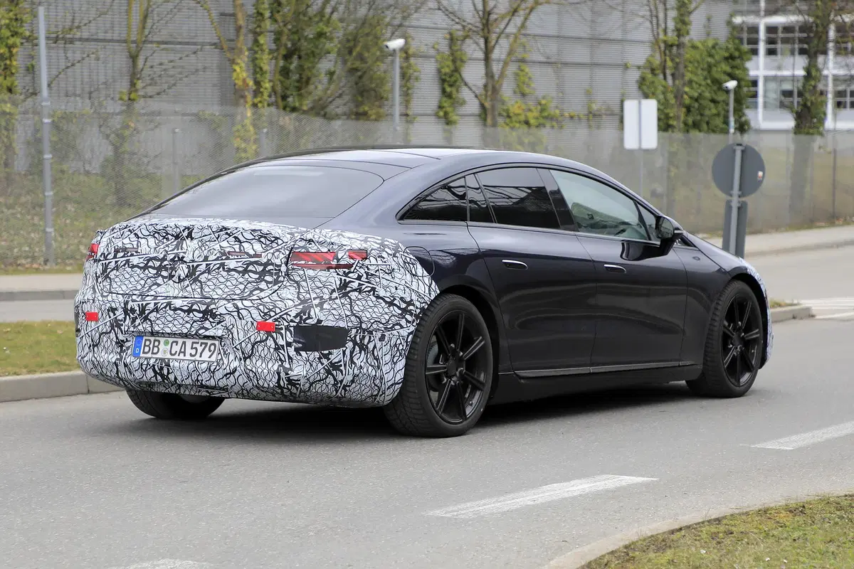 Mercedes EQS, le foto spia della berlina elettrica (11)