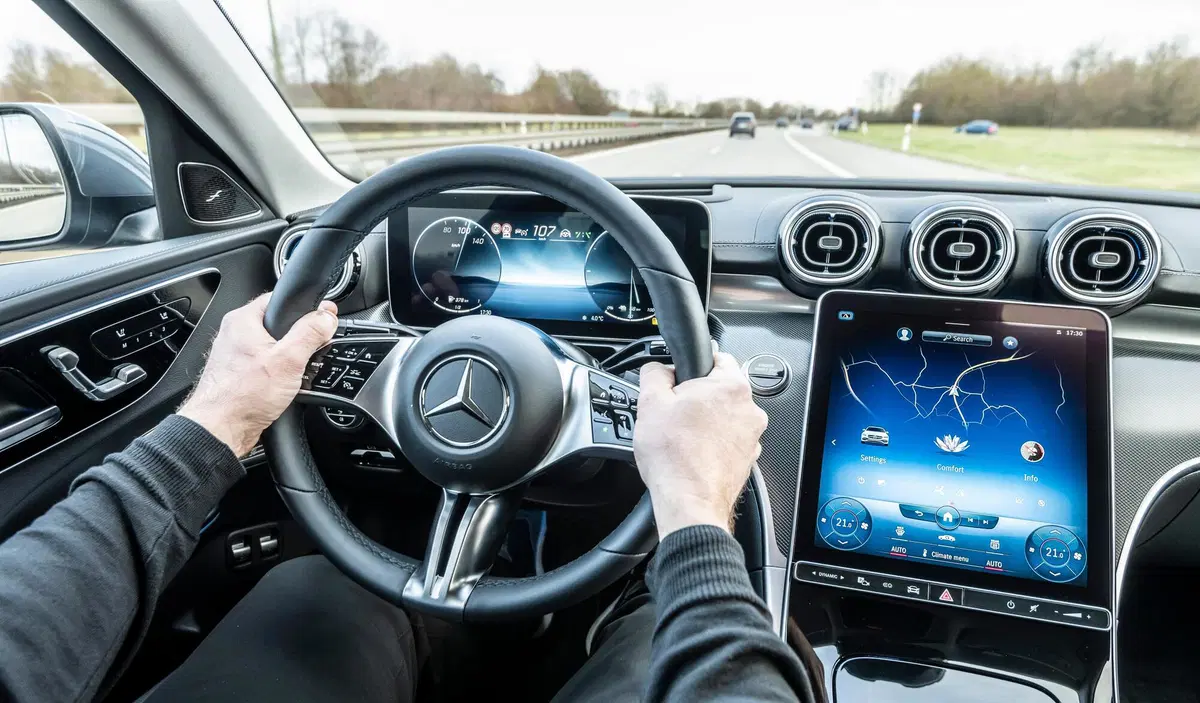 Mercedes Classe C W206 PHEV: la nuova reginetta delle berline con 313CV e 100 Km EV da sfruttare (5)