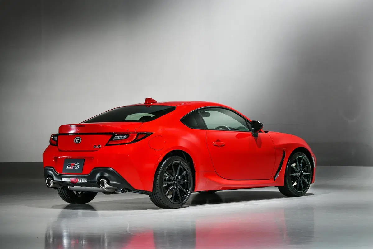 Toyota GR 86, l'erede della GT 86 arriva in autunno (2)