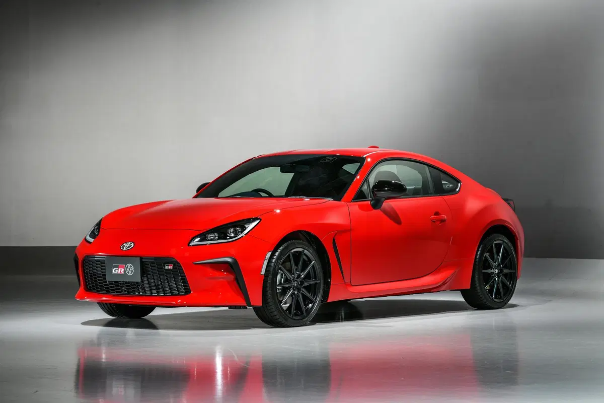 Toyota GR 86, l'erede della GT 86 arriva in autunno